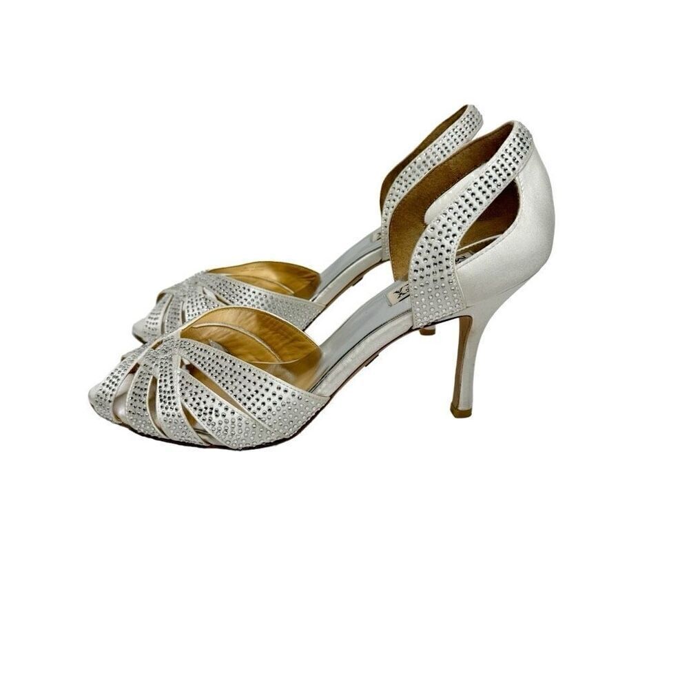 Badgley Mishka white satin and rhinestone peep toe bridal pumps size 9
